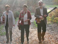 Hebron: Helen Shapiro, Chrissy Rodgers and Simon Elman pioneering Messianic music